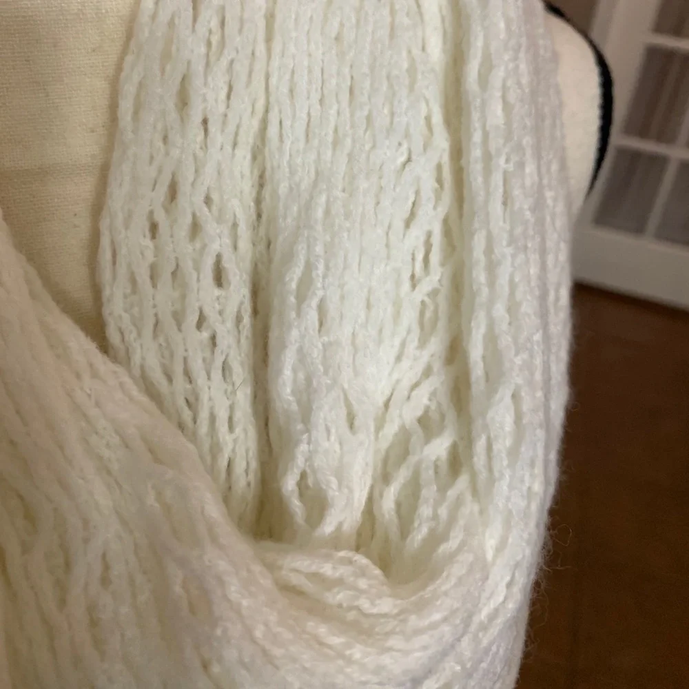 Off white knitted infinity scarf